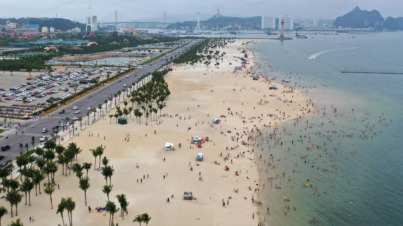 Cùng gia đình vui chơi tại Bãi Cháy 